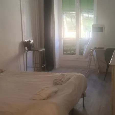 Plein Centre Magnifique Double Climatisee Bed & Breakfast Nice